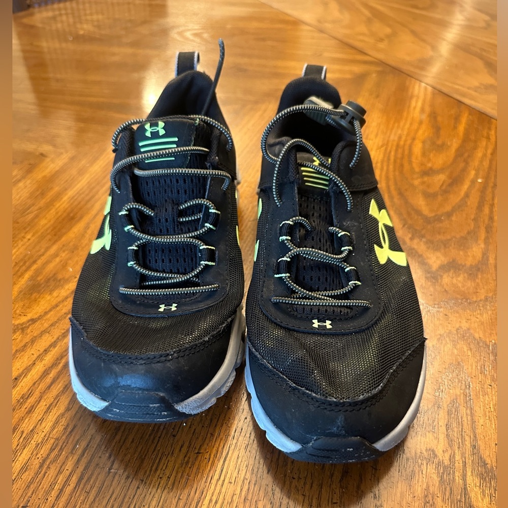 Boys Under Armour Camo Sneakers size 5